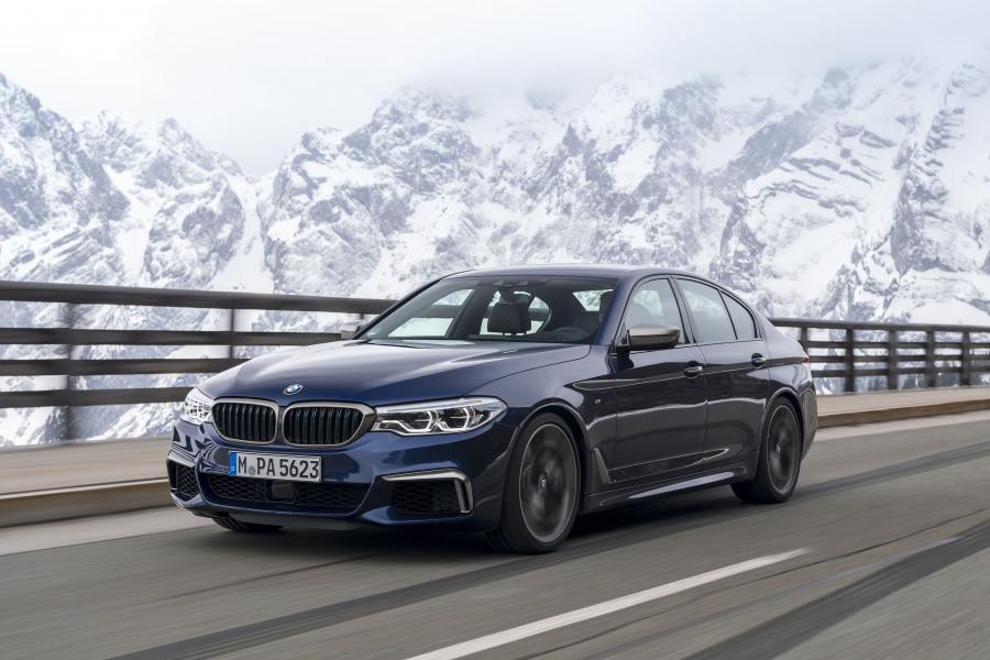  BMW M550i xDrive Sedan 2017 года  (WW) (фото 32 из 48)